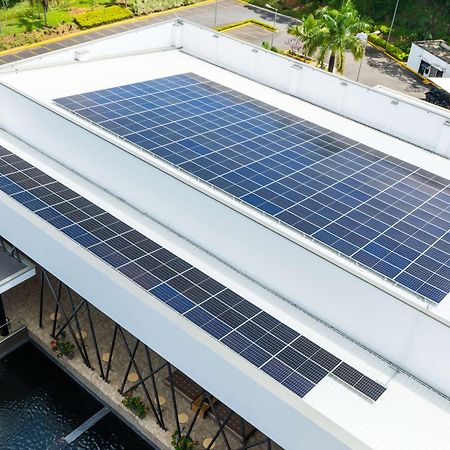 Sonesta Hotel Pereira Cerritos Exterior foto Solar panels on the roof of the National Museum of the Dominican Republic