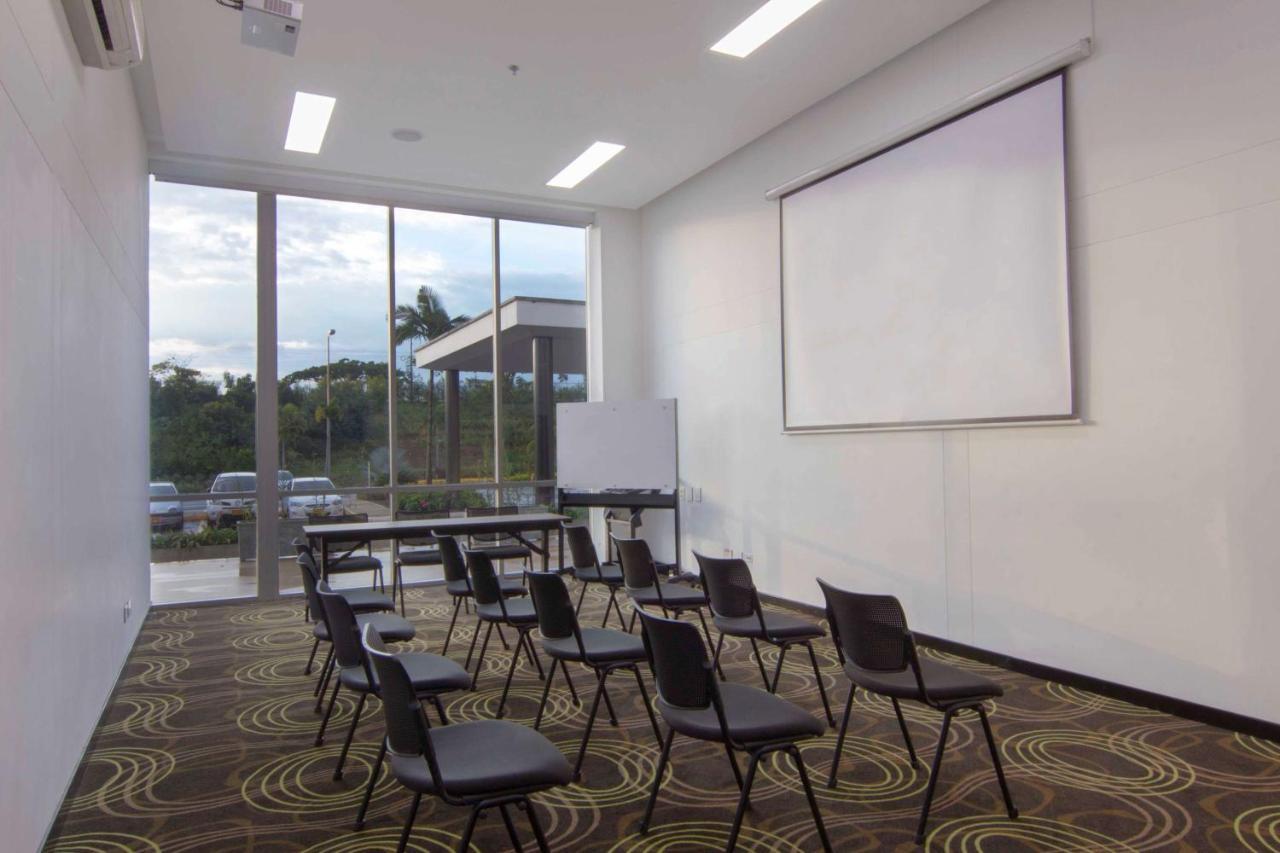 Sonesta Hotel Pereira Cerritos Exterior foto A meeting room at the University of the Sunshine Coast
