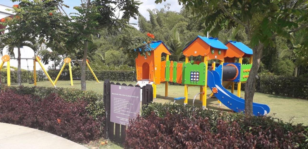 Sonesta Hotel Pereira Cerritos Exterior foto The children's play area