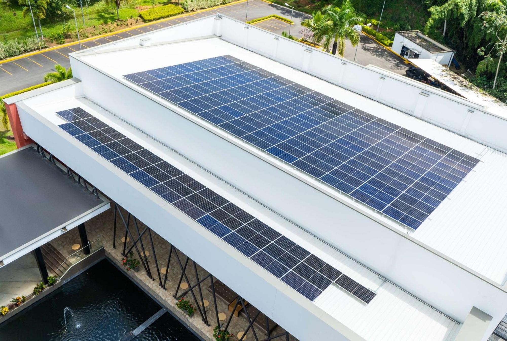 Sonesta Hotel Pereira Cerritos Exterior foto Solar panels on the roof of the National Museum of the Dominican Republic