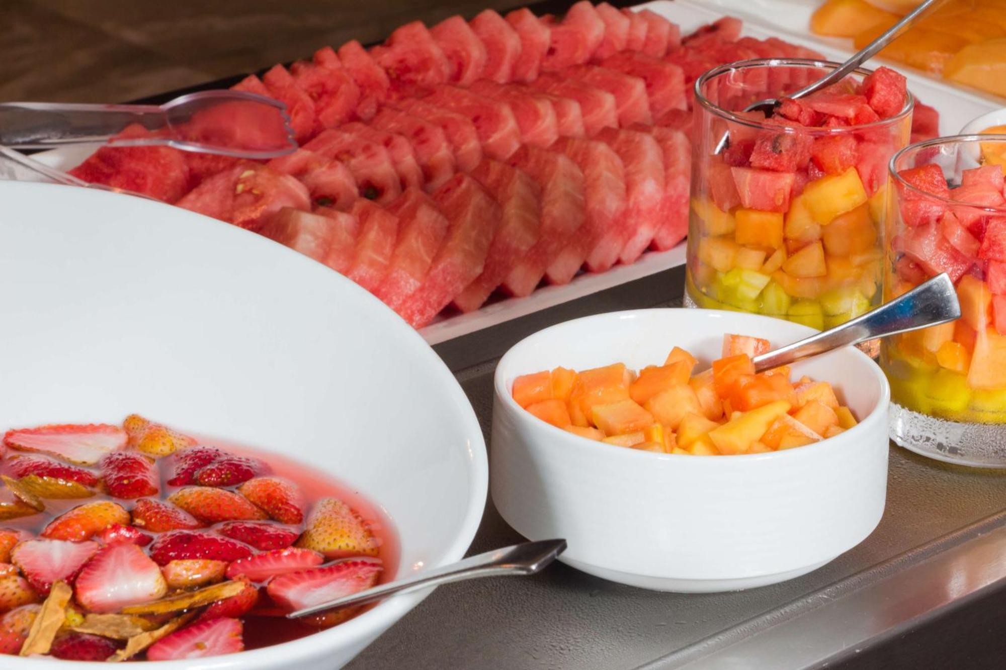 Sonesta Hotel Pereira Cerritos Exterior foto Fruit salad