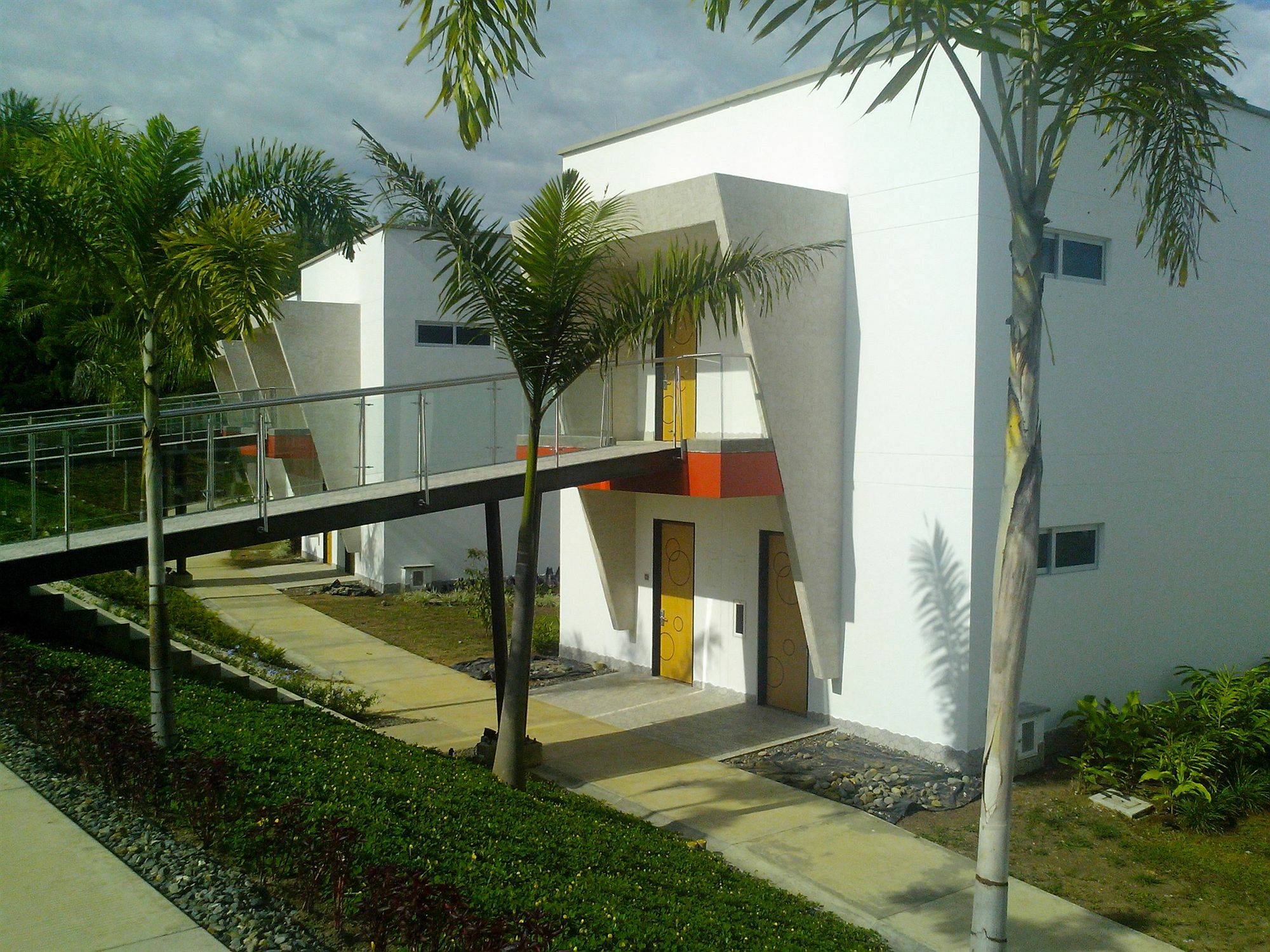 Sonesta Hotel Pereira Cerritos Exterior foto The house of the architect